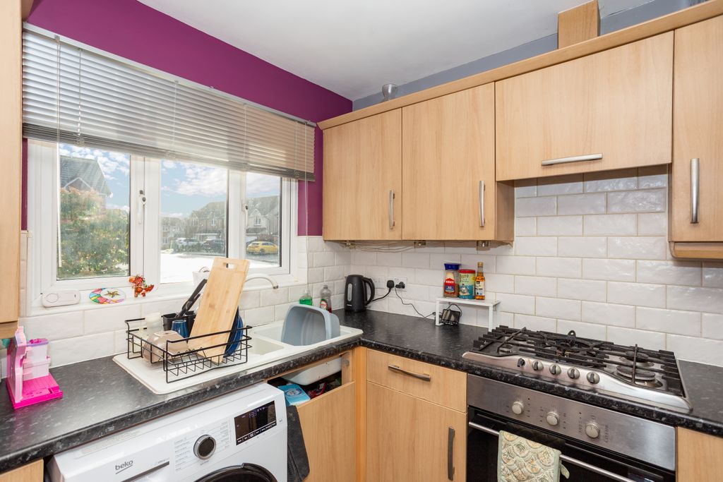 Property photo 3 of 31 Kitchen