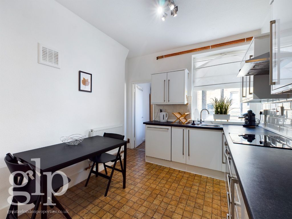 Property photo 2 of 15 1228024