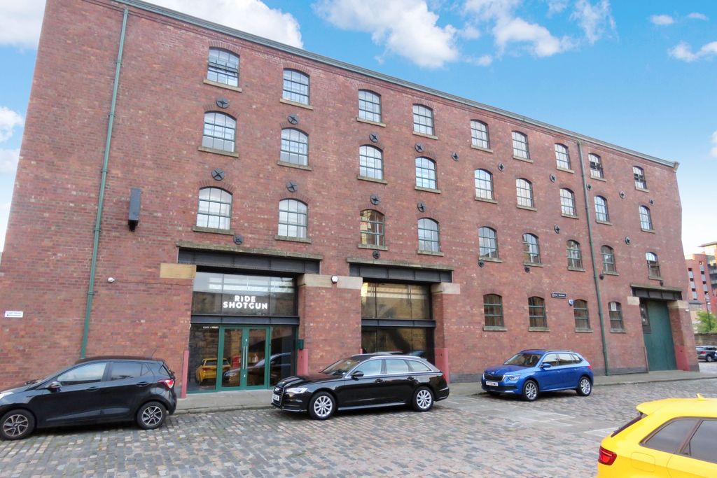 Property photo 1 of 12 9008600-68696-133088234944057479-A1384E91-E6Ab-8E4