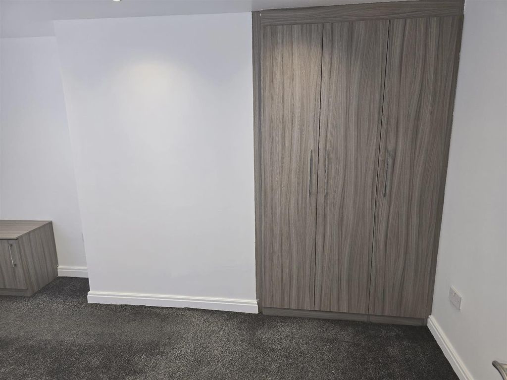Property photo 1 of 5 Bedroom