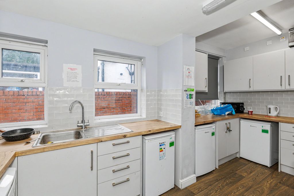 Property photo 3 of 22 30 Westbourne Street, Walsall, West Midlands, Ws4 2Jb
