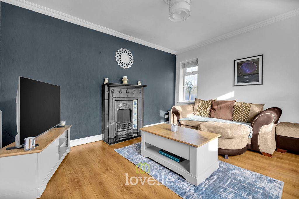 Property photo 2 of 28