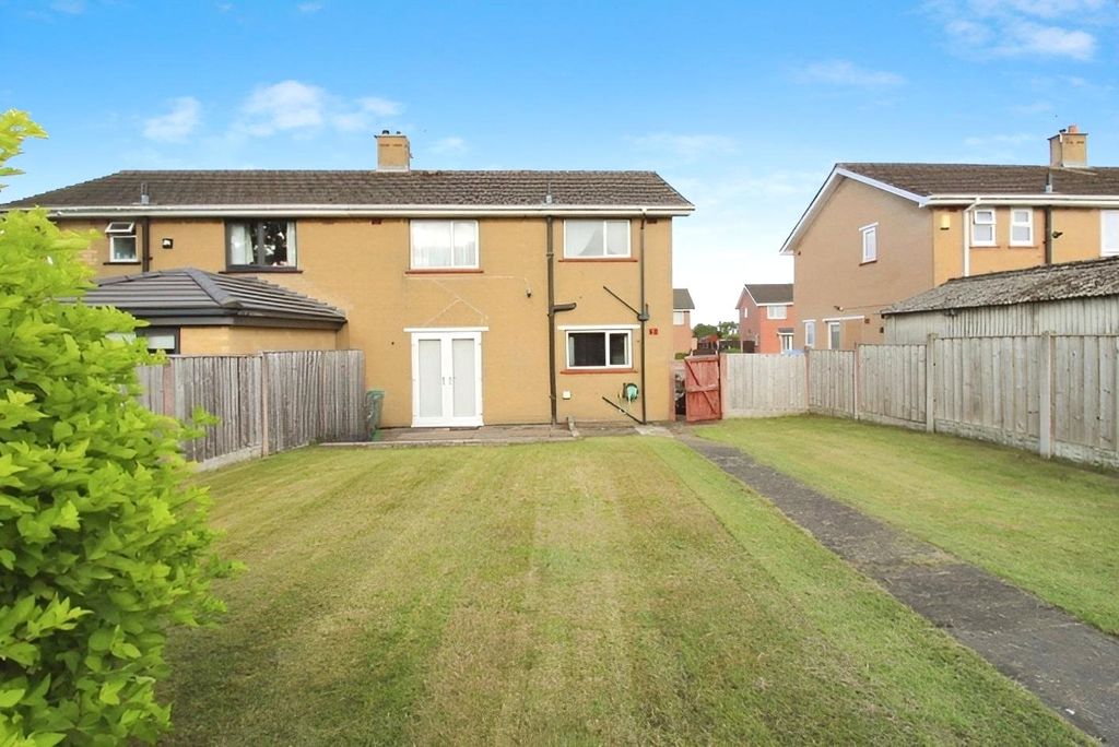 Property photo 2 of 10 External