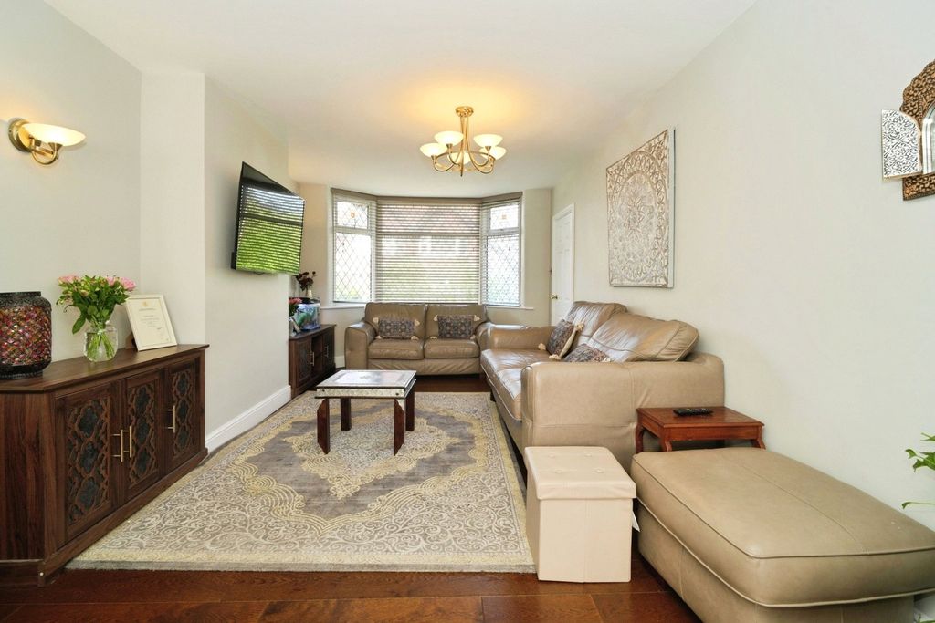 Property photo 2 of 20 Lounge
