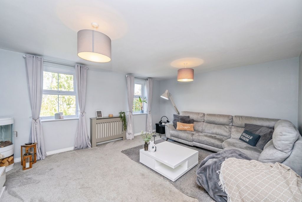 Property photo 3 of 35 Pbox-Img.Jpg