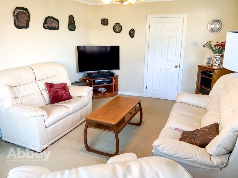 Property photo 3 of 34 Lounge 2