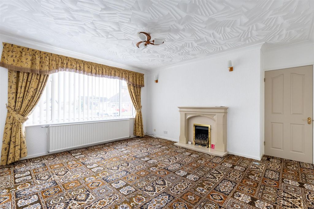 Property photo 2 of 22 11Beaumontclose-20.Jpg