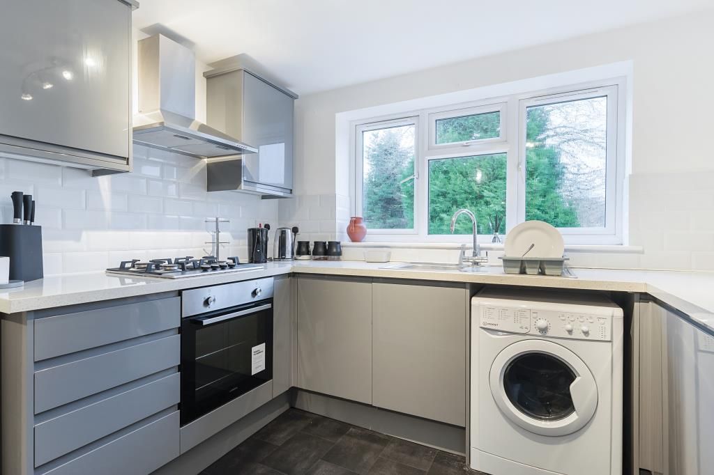 Property photo 2 of 11 Kitchen