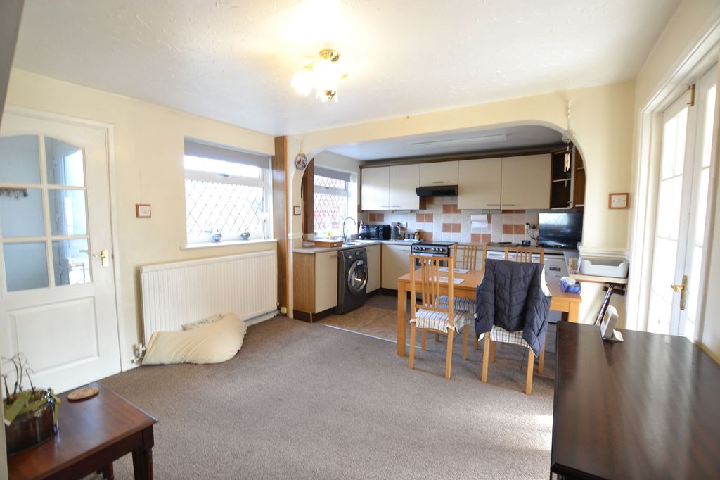 Property photo 2 of 21