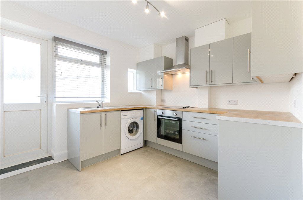 Property photo 2 of 11 Kitchen