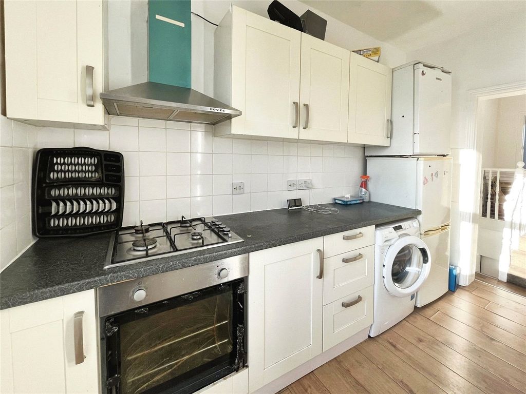 Property photo 3 of 6 Kitchen