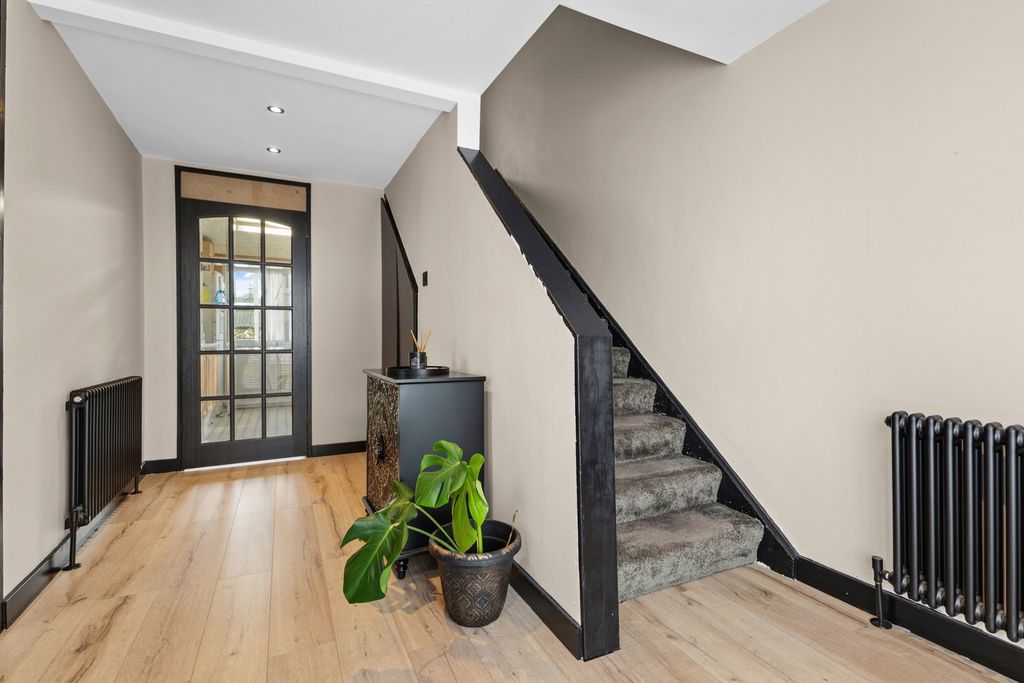 Property photo 2 of 30