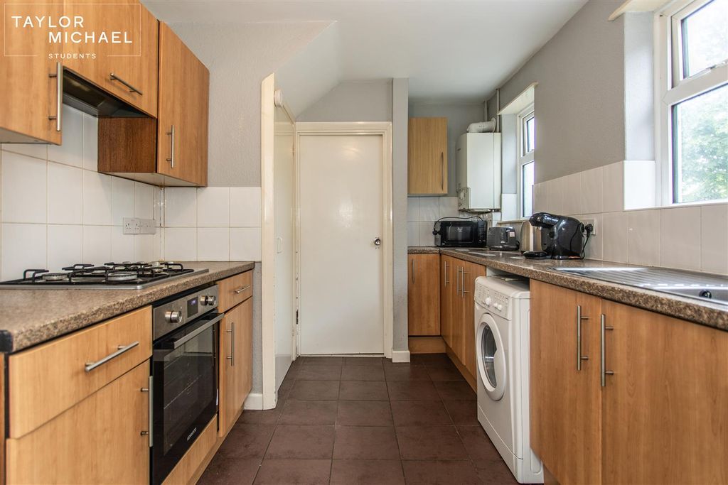 Property photo 2 of 20 Kitchen