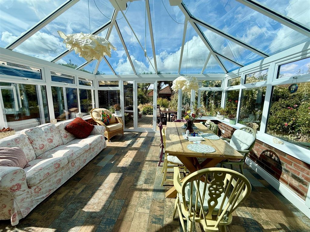 Property photo 3 of 40 Conservatory