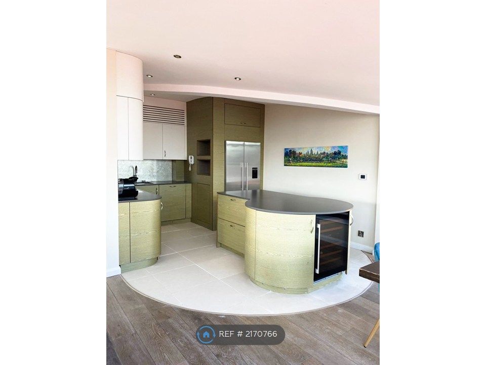Property photo 3 of 10 Kitchen