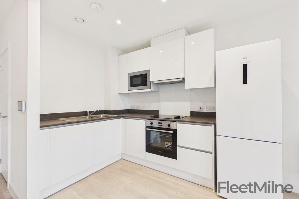Property photo 3 of 11 Kitchen