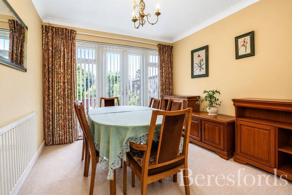 Property photo 3 of 10 Dining Area