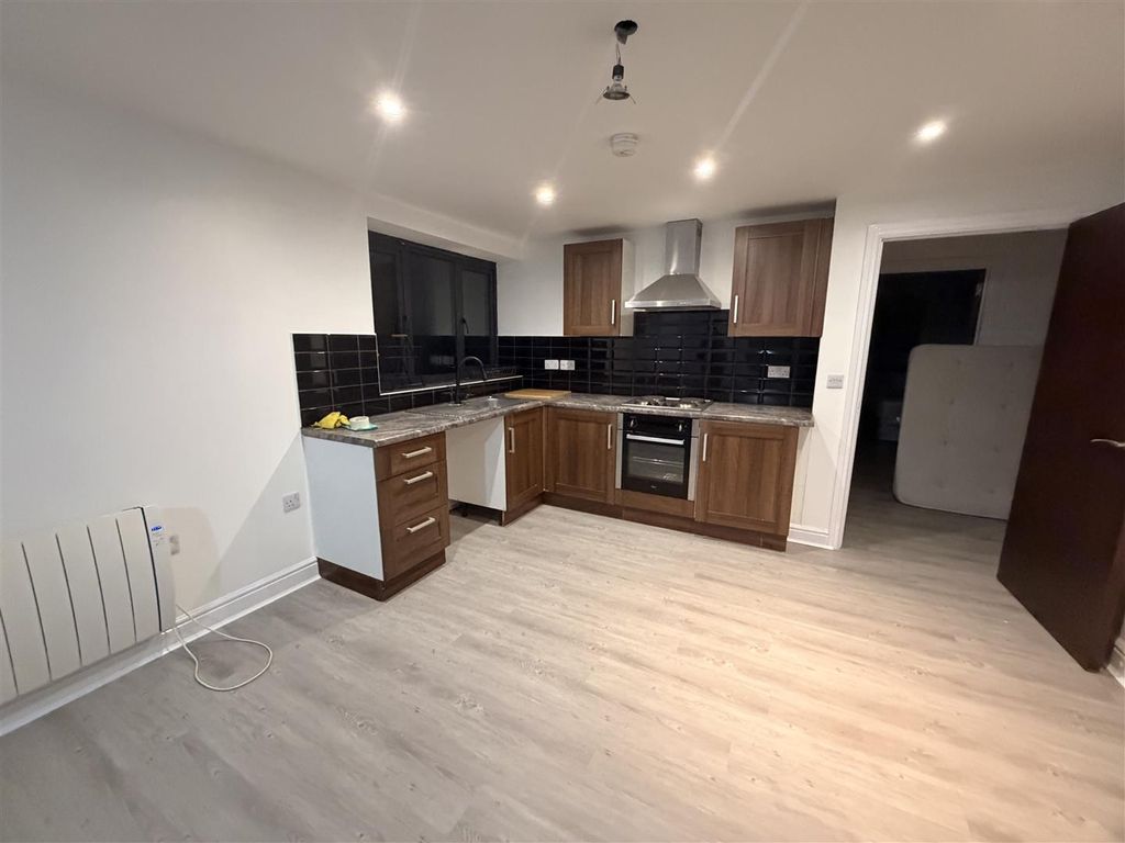 Property photo 1 of 4 Tempimagekcyenv.Jpg