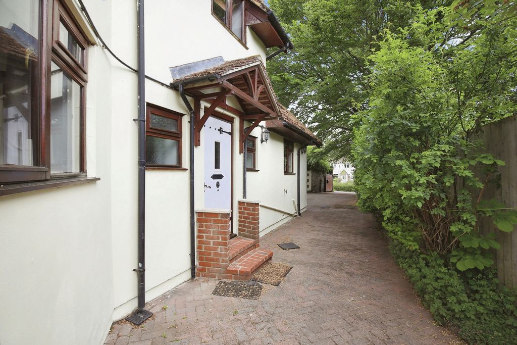 Property photo 2 of 20