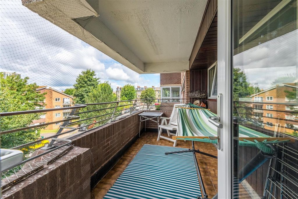 Property photo 3 of 30 Flat 25 Veric-14.Jpg