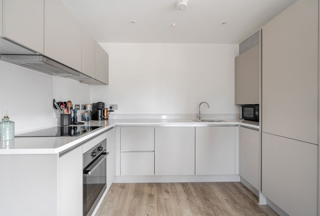 Property photo 3 of 11 Kitchen