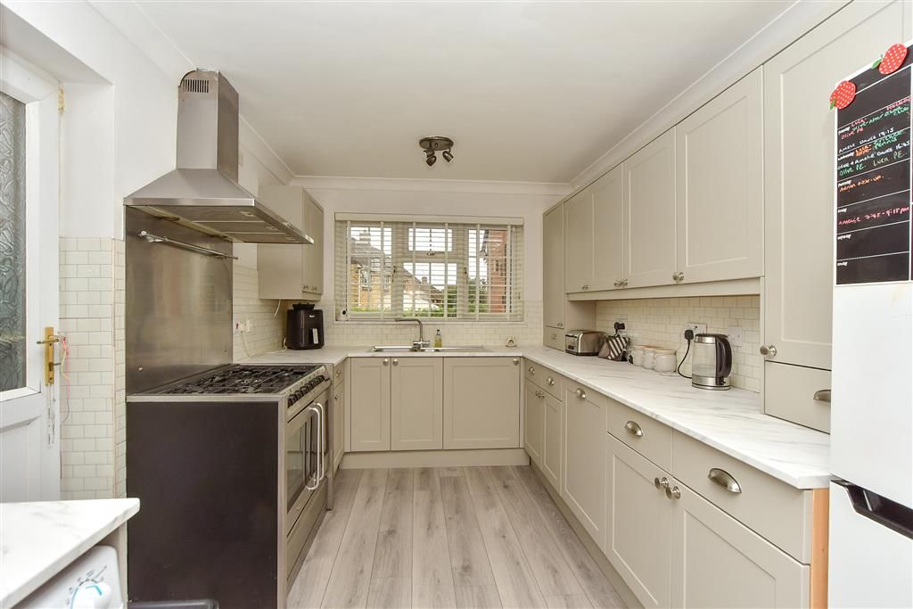 Property photo 2 of 14 Kitchen