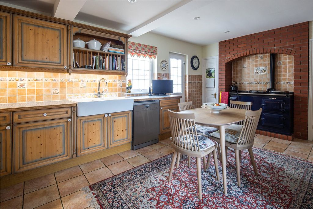 Property photo 3 of 16 Kitchen