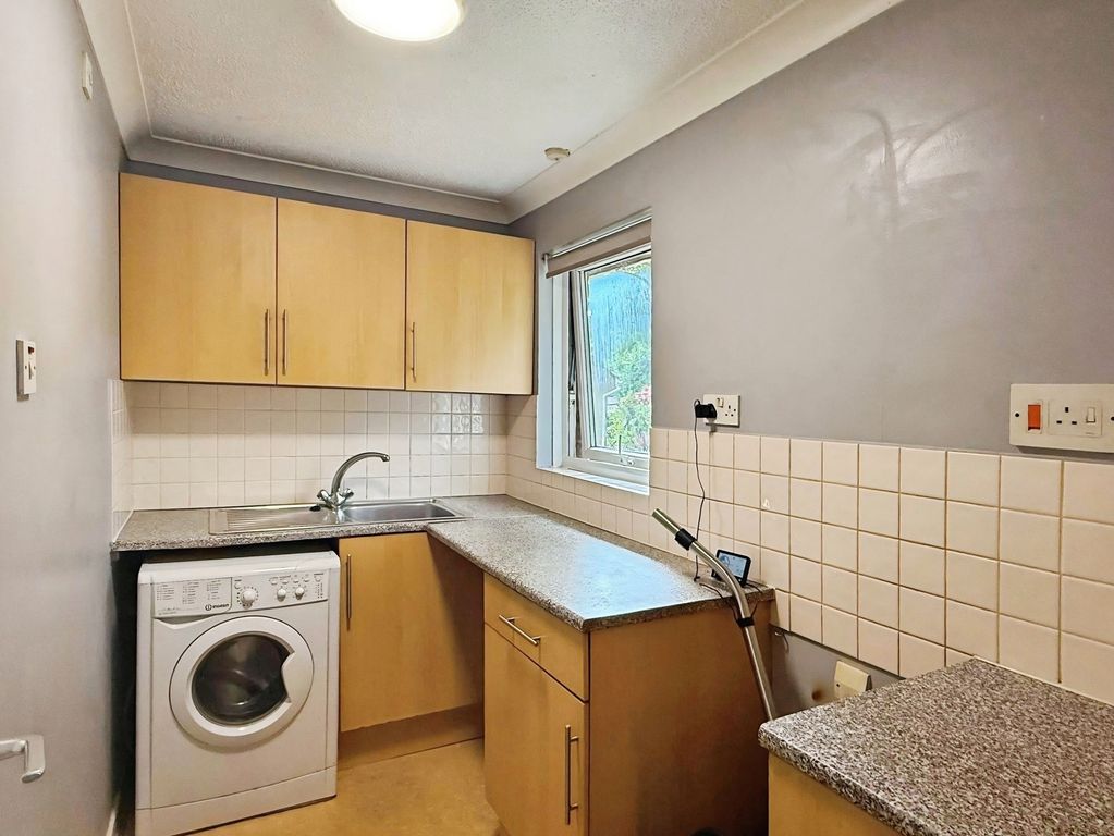 Property photo 2 of 9 Kitchen