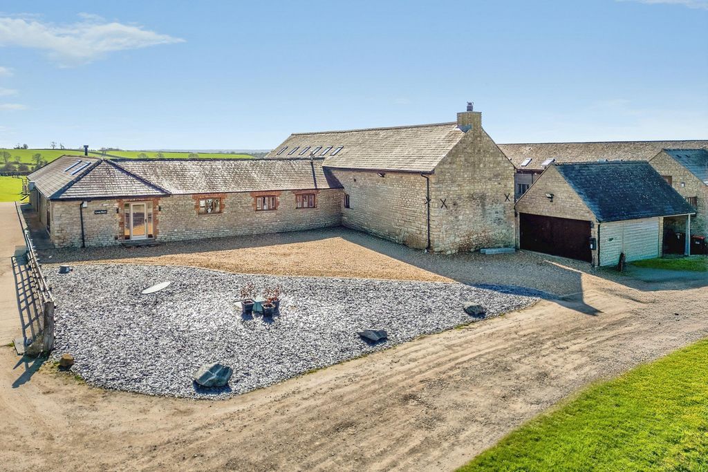 Property photo 3 of 39