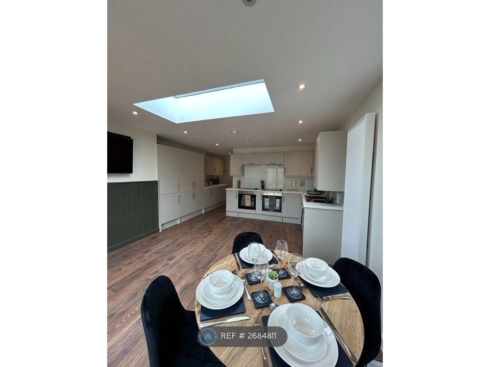 Property photo 2 of 14 Communal Open Plan Lounge/Kitchen