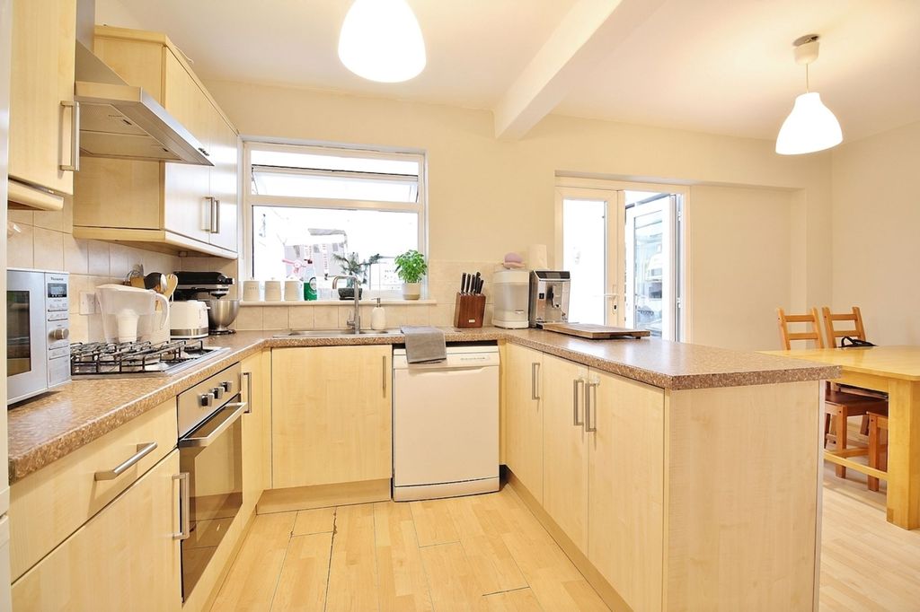 Property photo 2 of 9