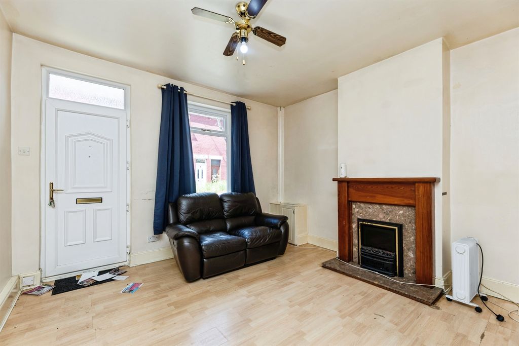 Property photo 2 of 11