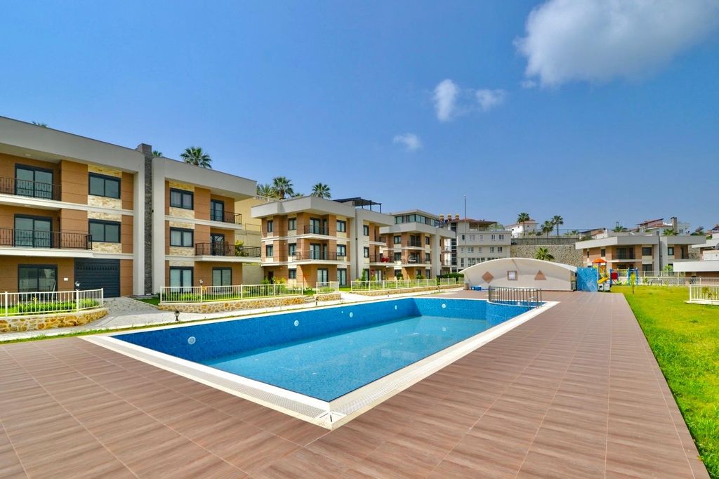 Property photo 2 of 25 Impressive Triplex Property For Sale In Kargicak, Alanya - Communal Swimming Pool And Sunbathing Terraces