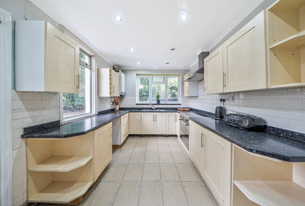 Property photo 2 of 21 Kitchen