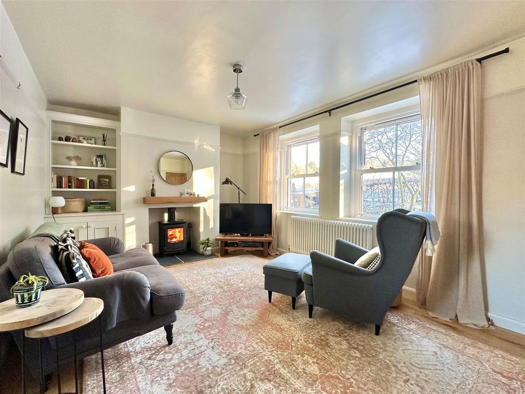 Property photo 2 of 21