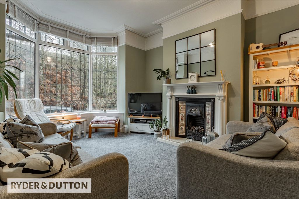 Property photo 3 of 25 Lounge