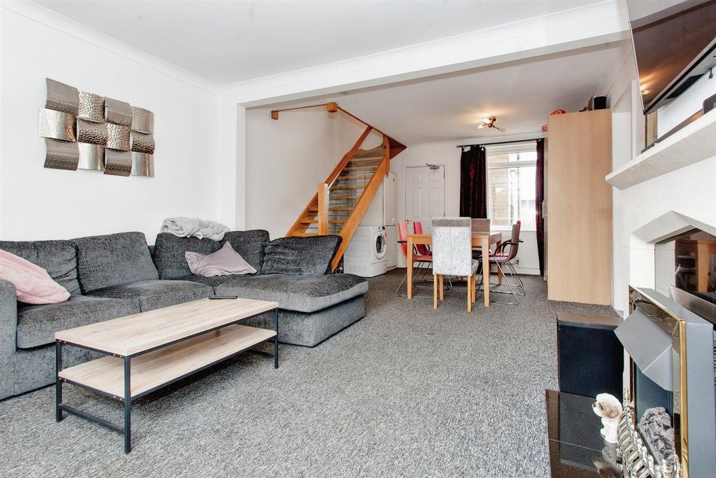 Property photo 3 of 6