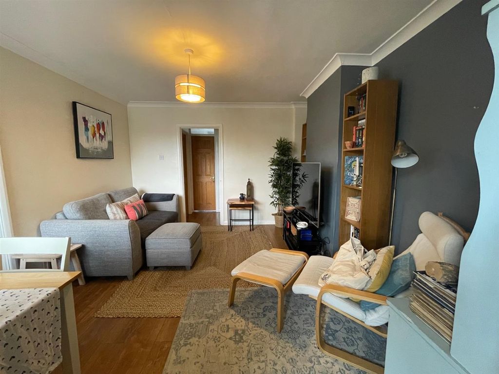 Property photo 2 of 11 77F62Bca-2c1B-4E57-83Fc-F92668Fe2Aba.Jpg