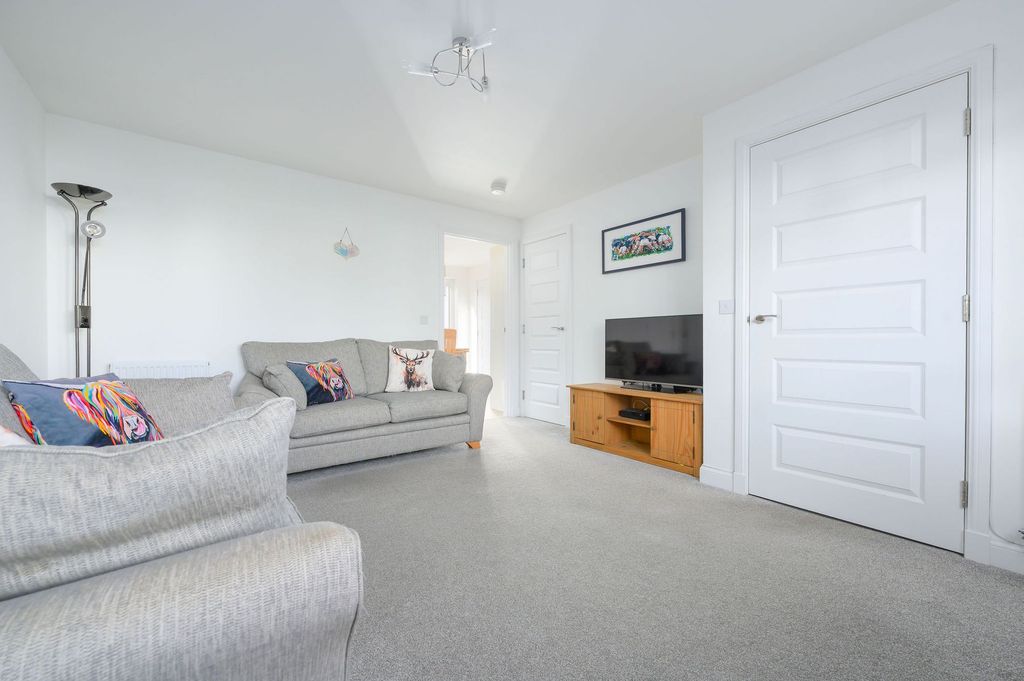 Property photo 3 of 32