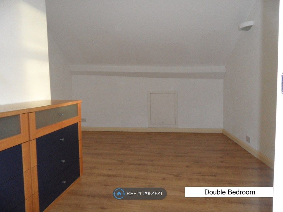 Property photo 2 of 6 Large Double Bedroom
