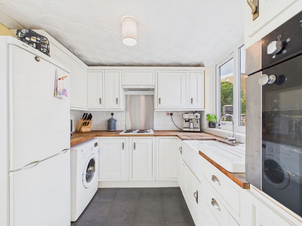 Property photo 3 of 27