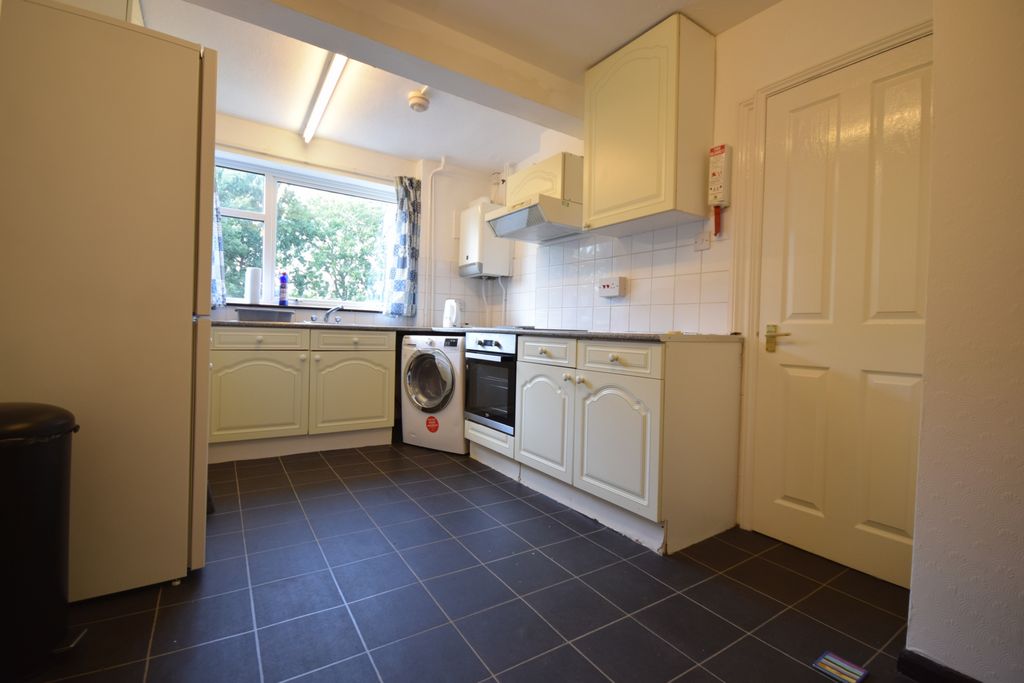 Property photo 1 of 7 Photo 4