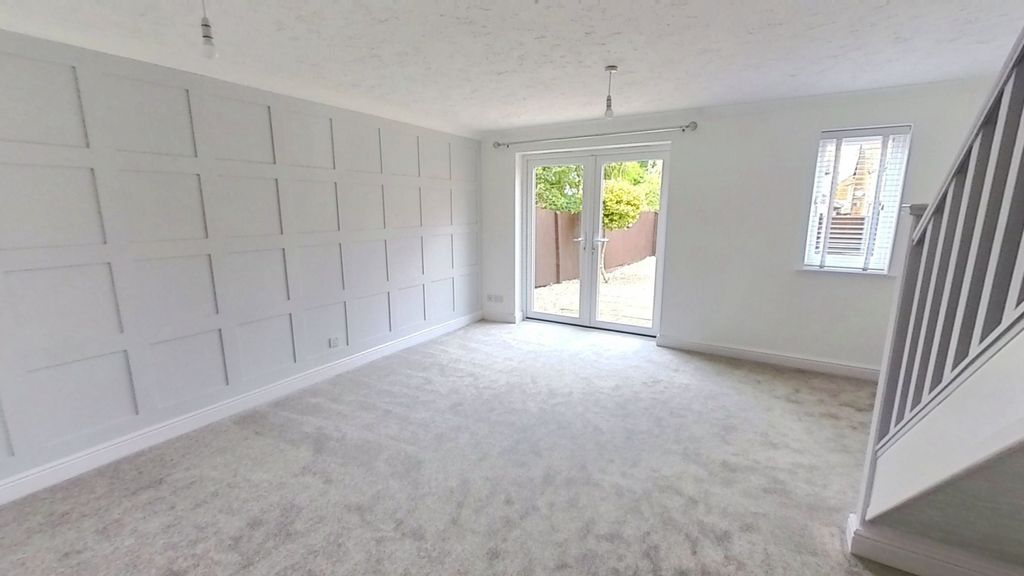 Property photo 2 of 12 Photo 8
