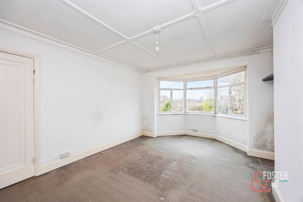 Property photo 3 of 12 Nevill Road 84, First Floor Flat-001.Jpg