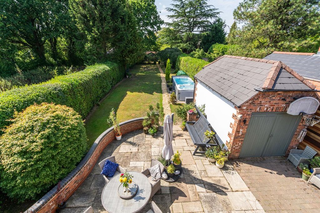 Property photo 2 of 23 28 Fulford Hall Road_37.Jpg