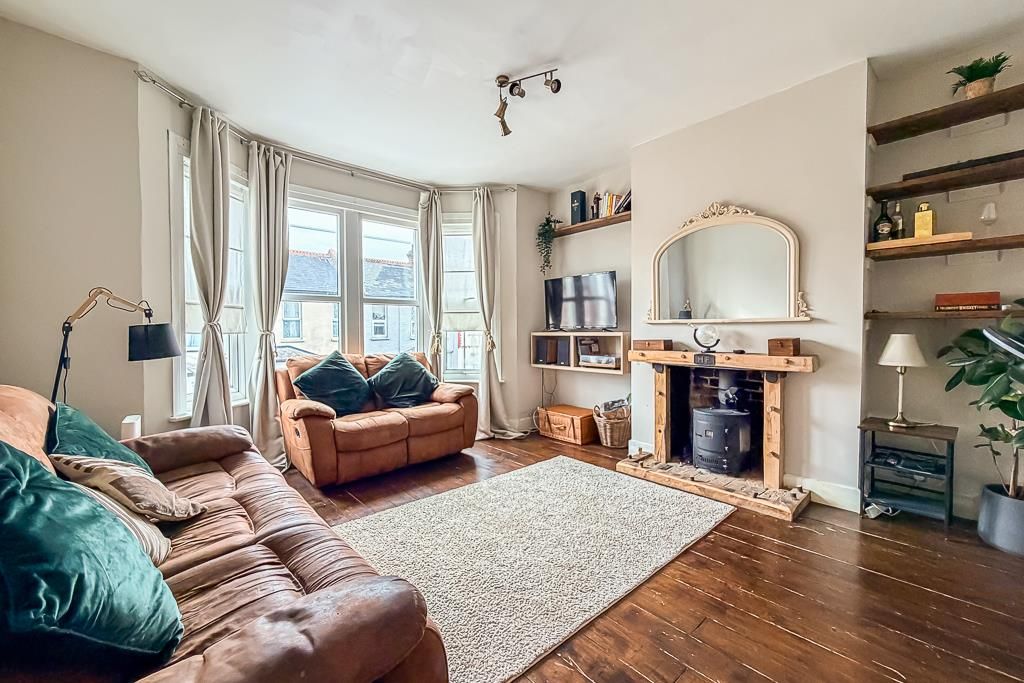 Property photo 2 of 18 Lounge