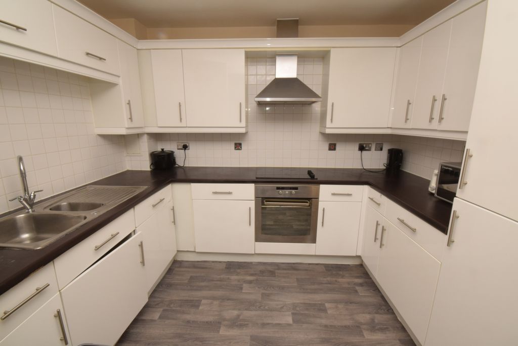 Property photo 2 of 7 Kitchen