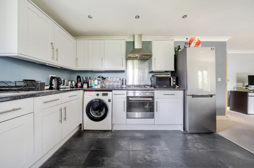 Property photo 3 of 16 Kitchen