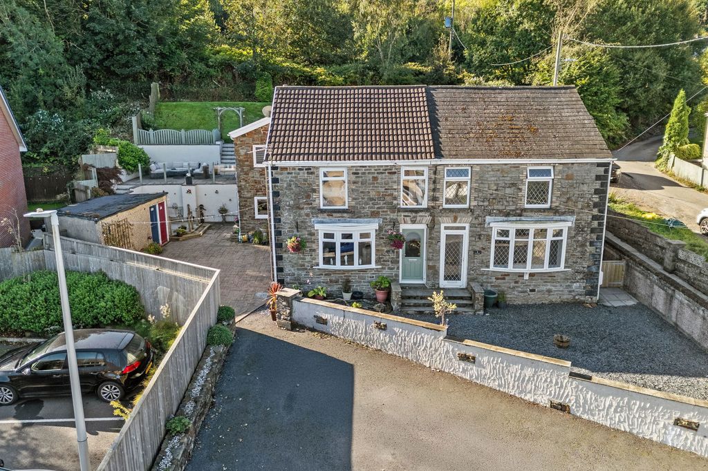 Property photo 2 of 34