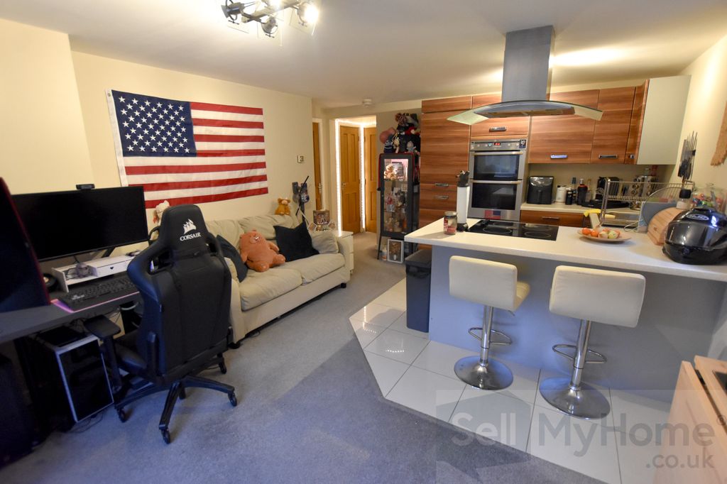 Property photo 2 of 9 Kitchen Lounge